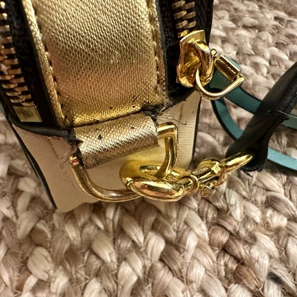 Marc Jacobs cross body - gently used, but basically new looking - Picture 8 of 10
